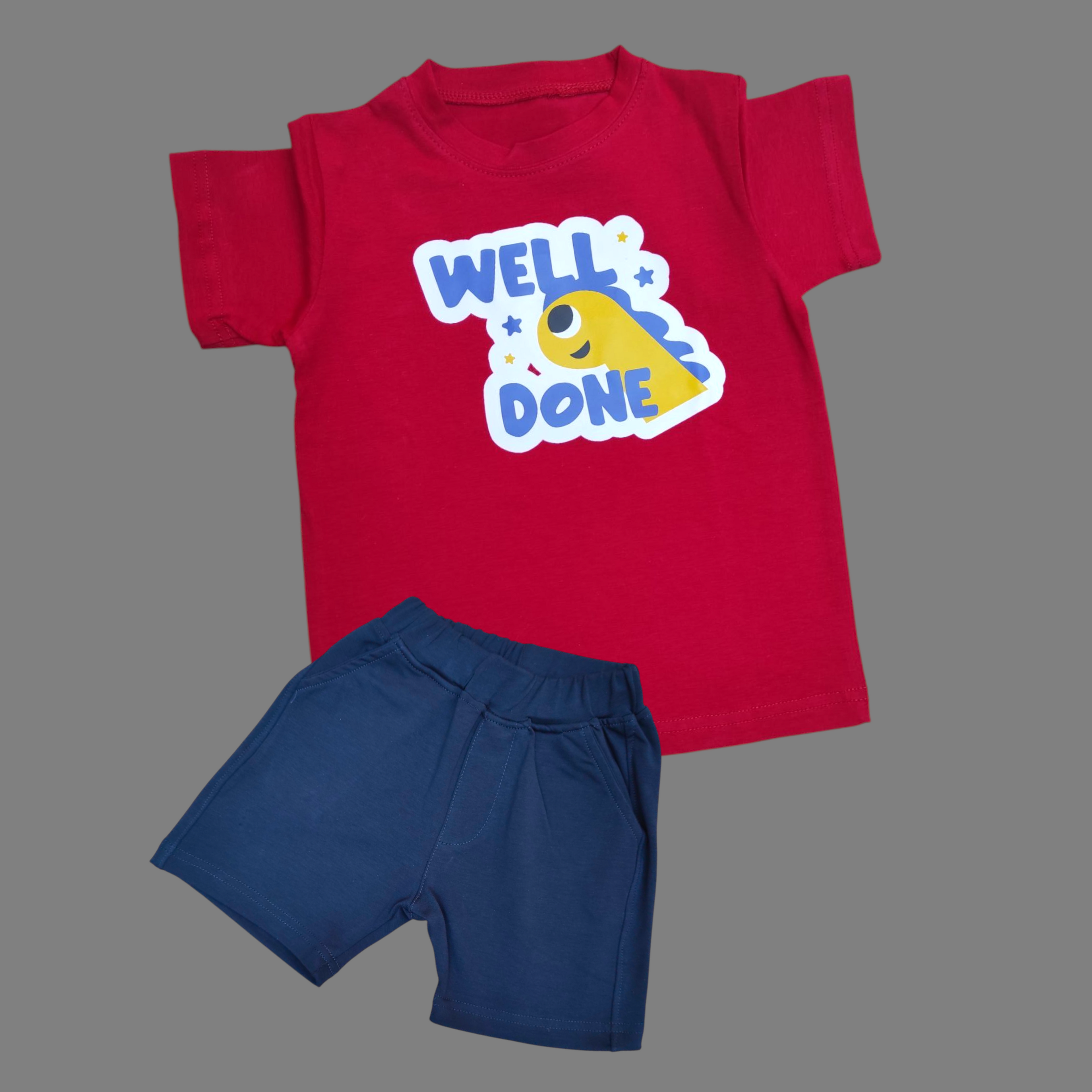 طقم احمر في كحلي