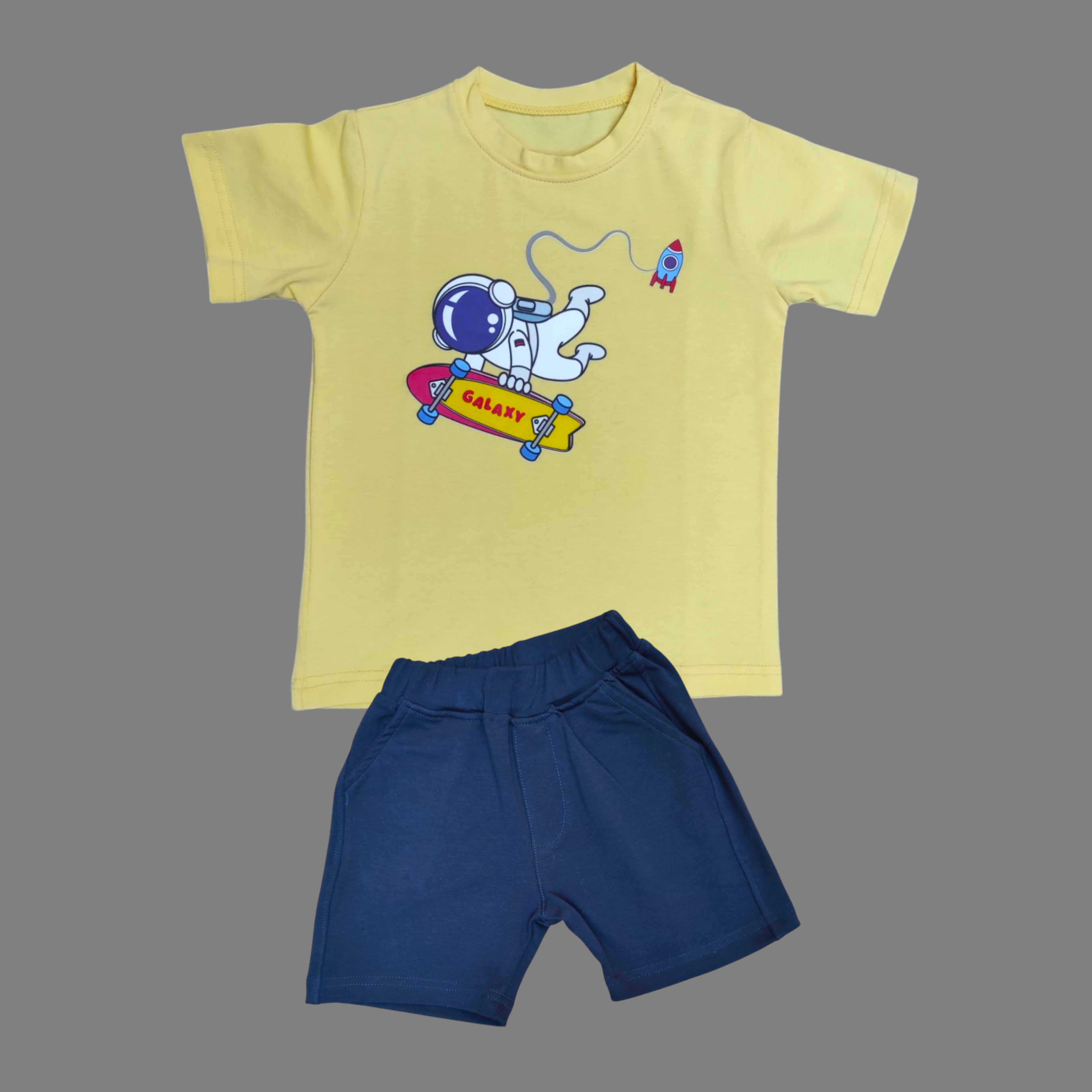 طقم اصفر برسمة فضاء