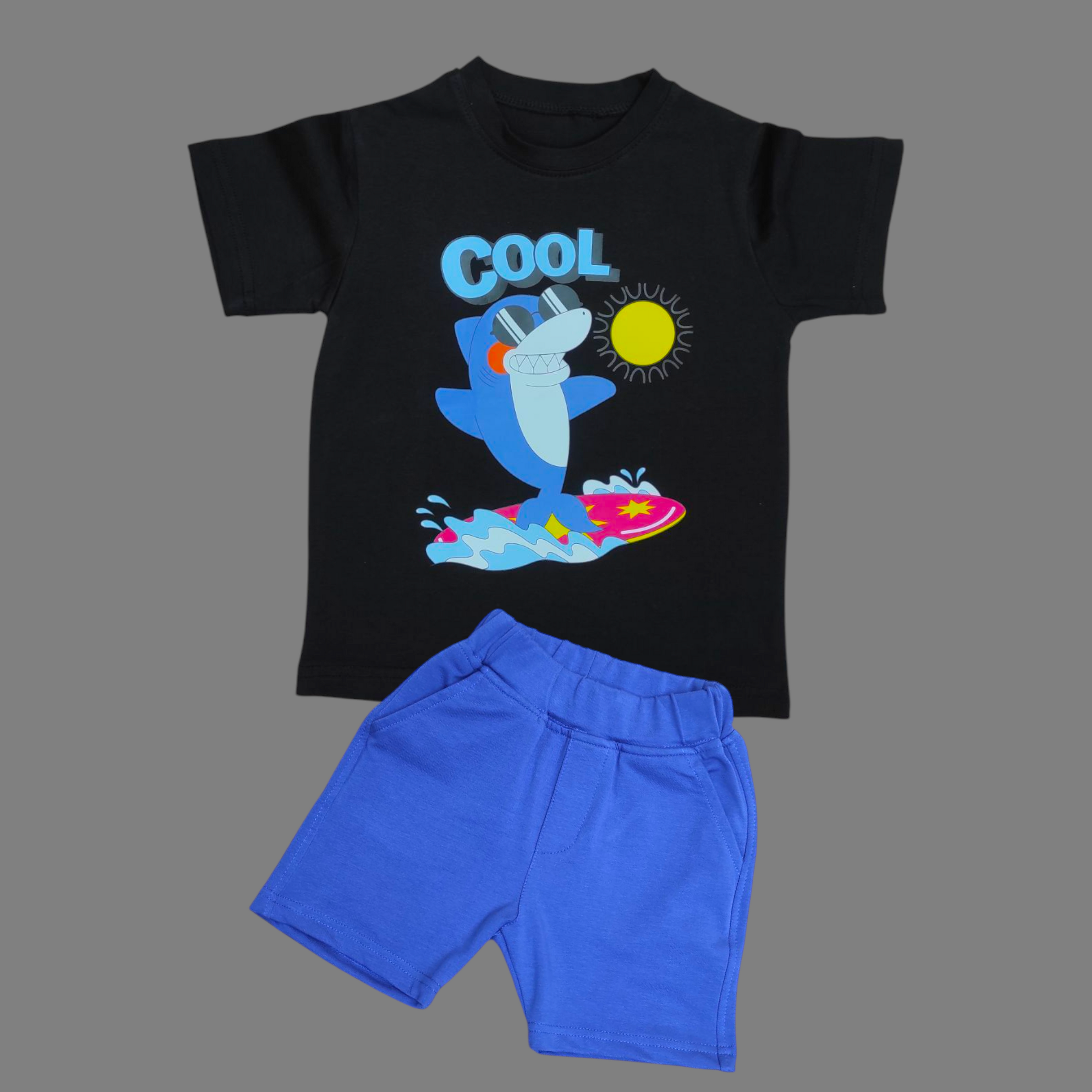 طقم اسود في زهري