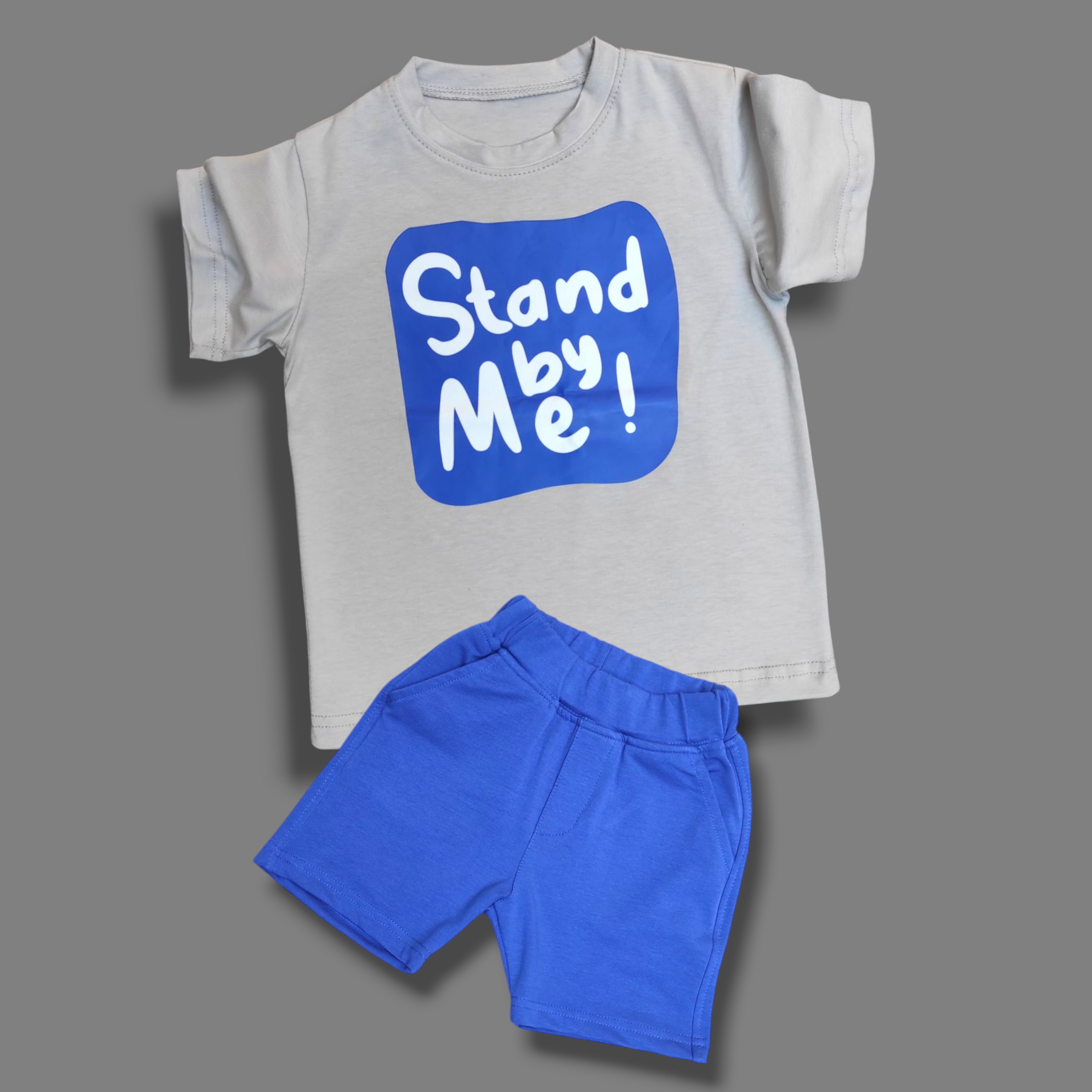 طقم رمادي في زهري