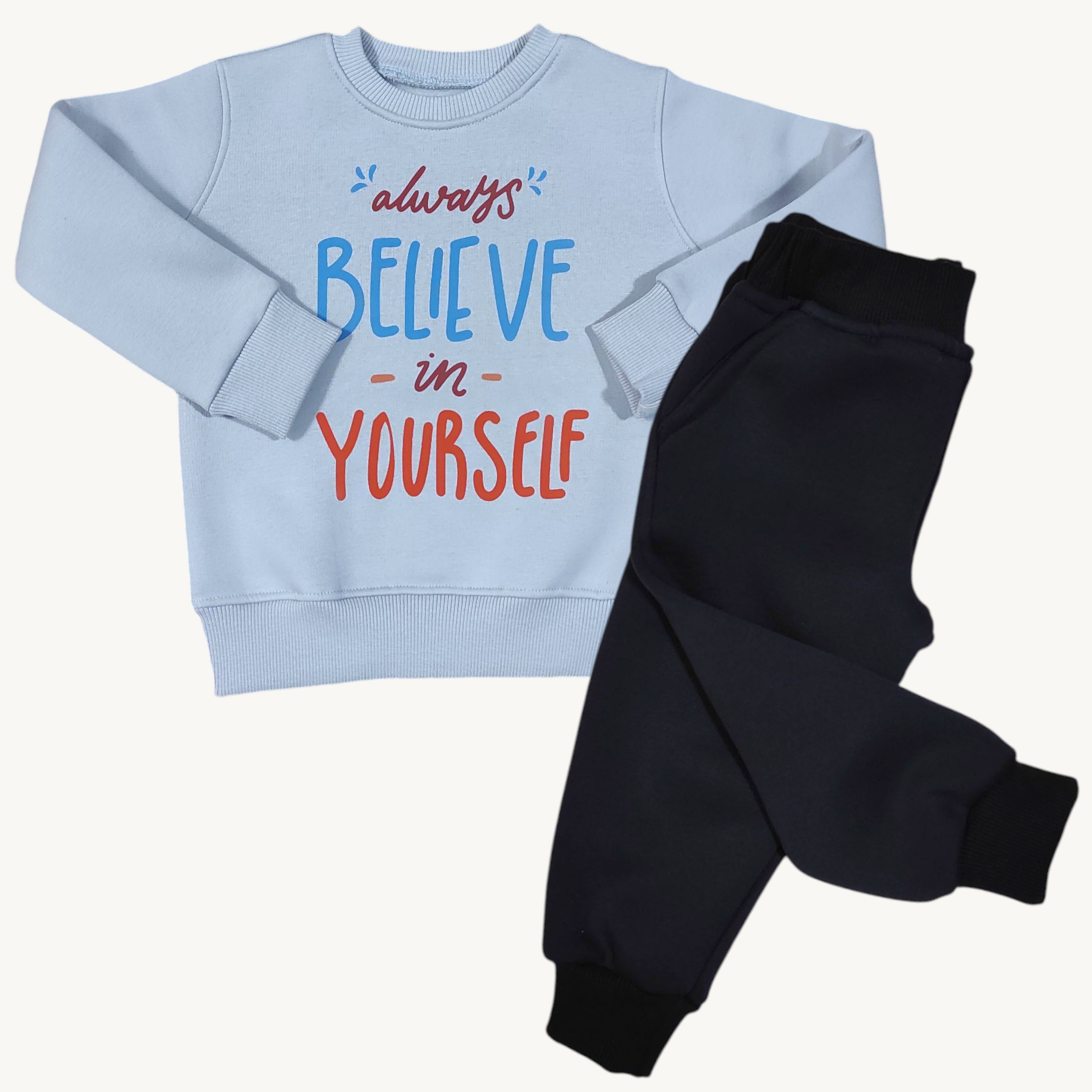 طقم شتوي رمادي في اسود