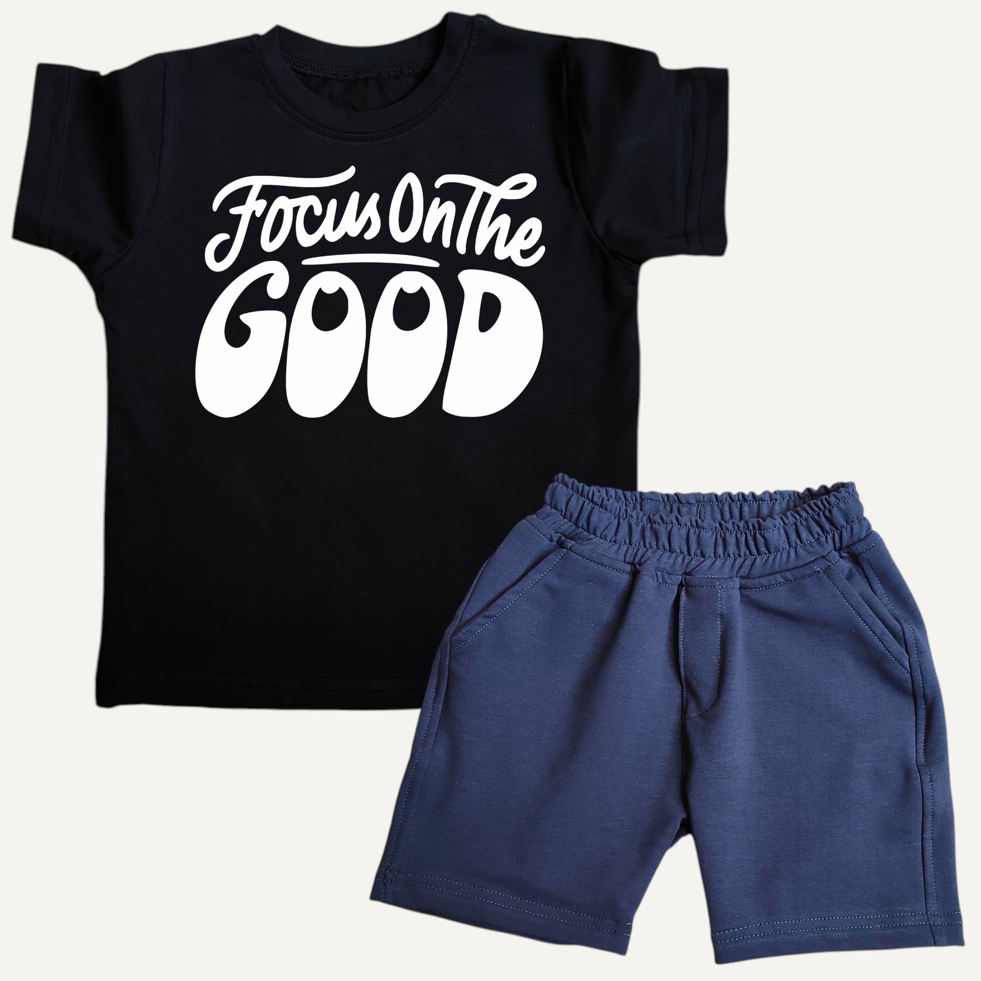 طقم اسود في رمادي غامق