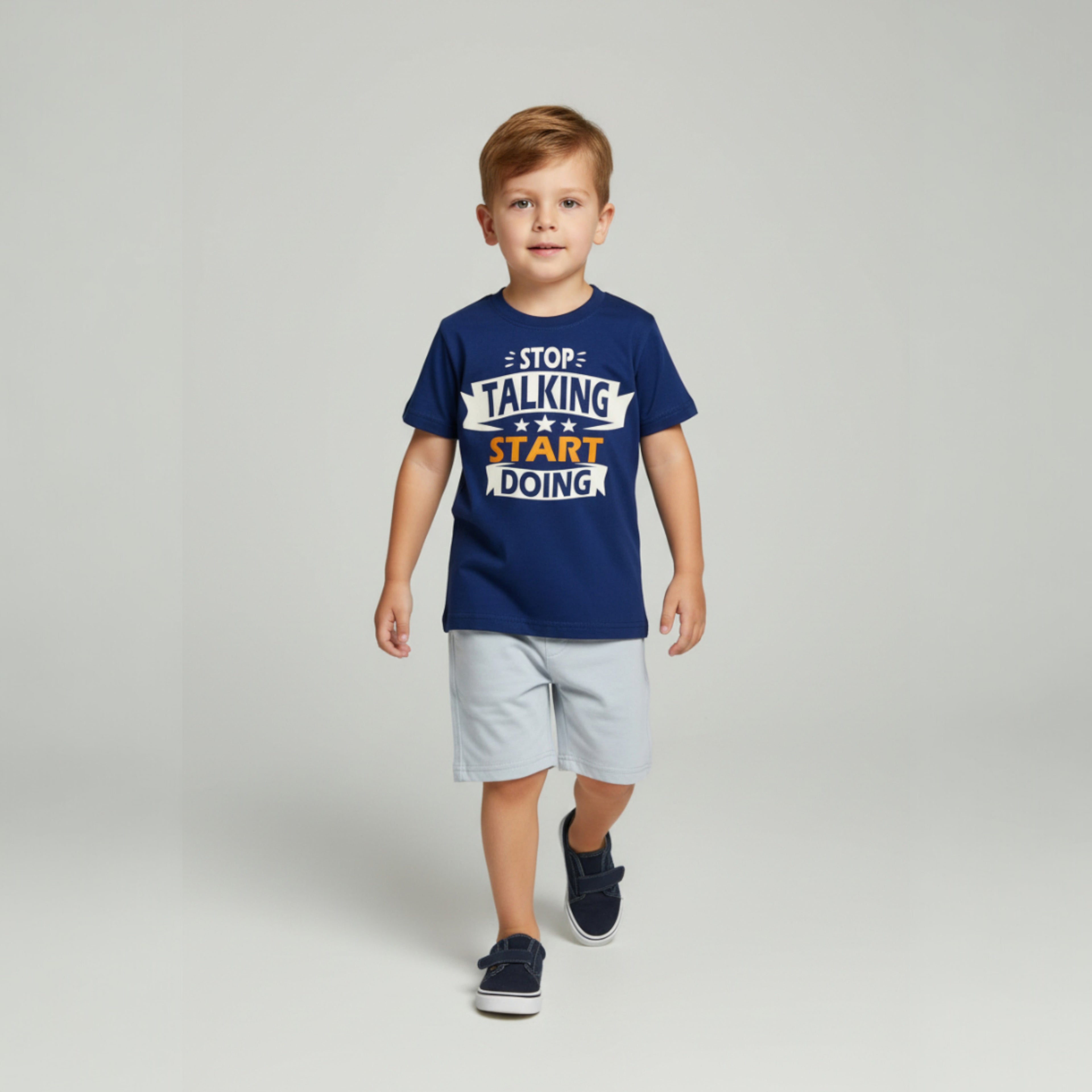 طقم كحلي في رمادي فاتح