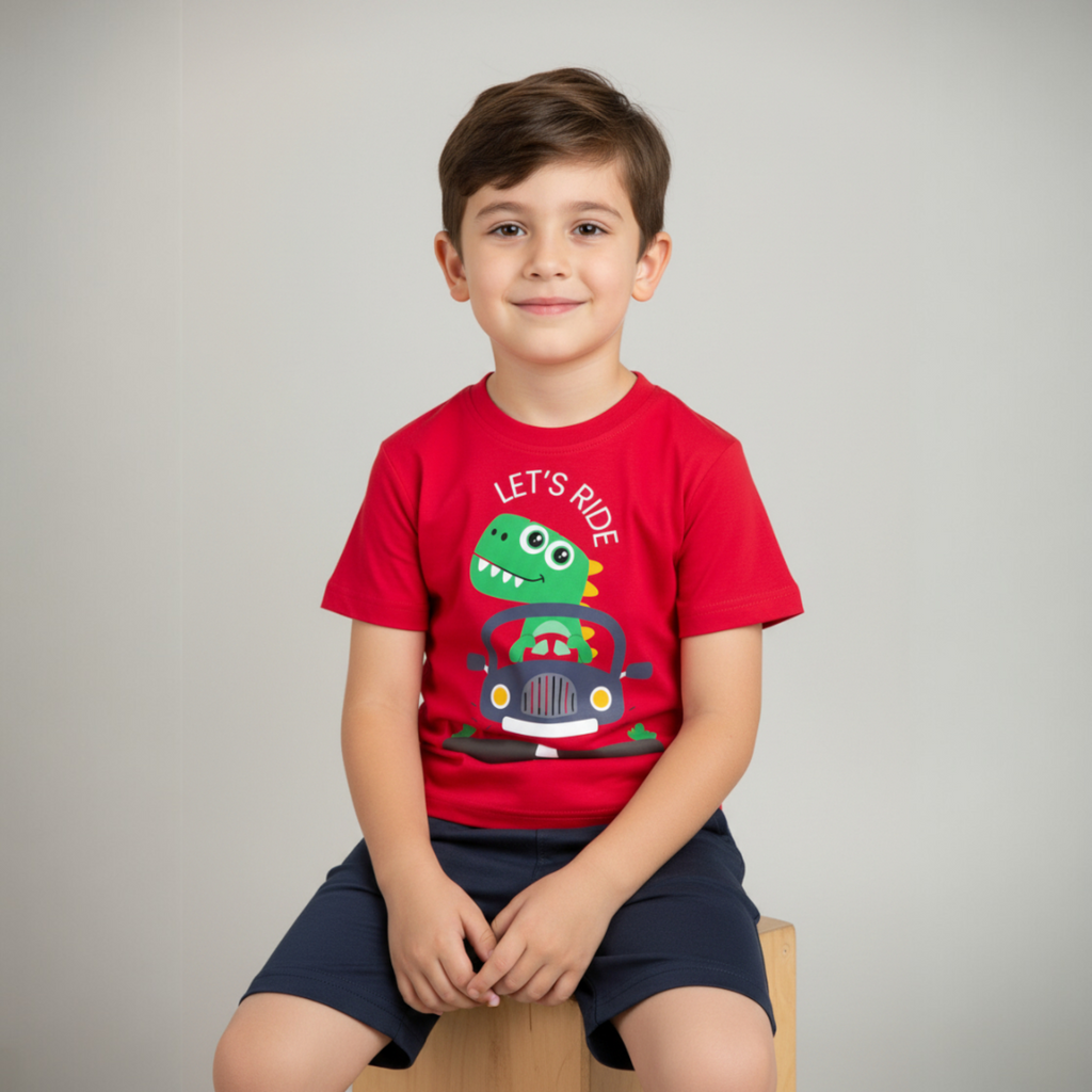 طقم احمر في رمادي غامق